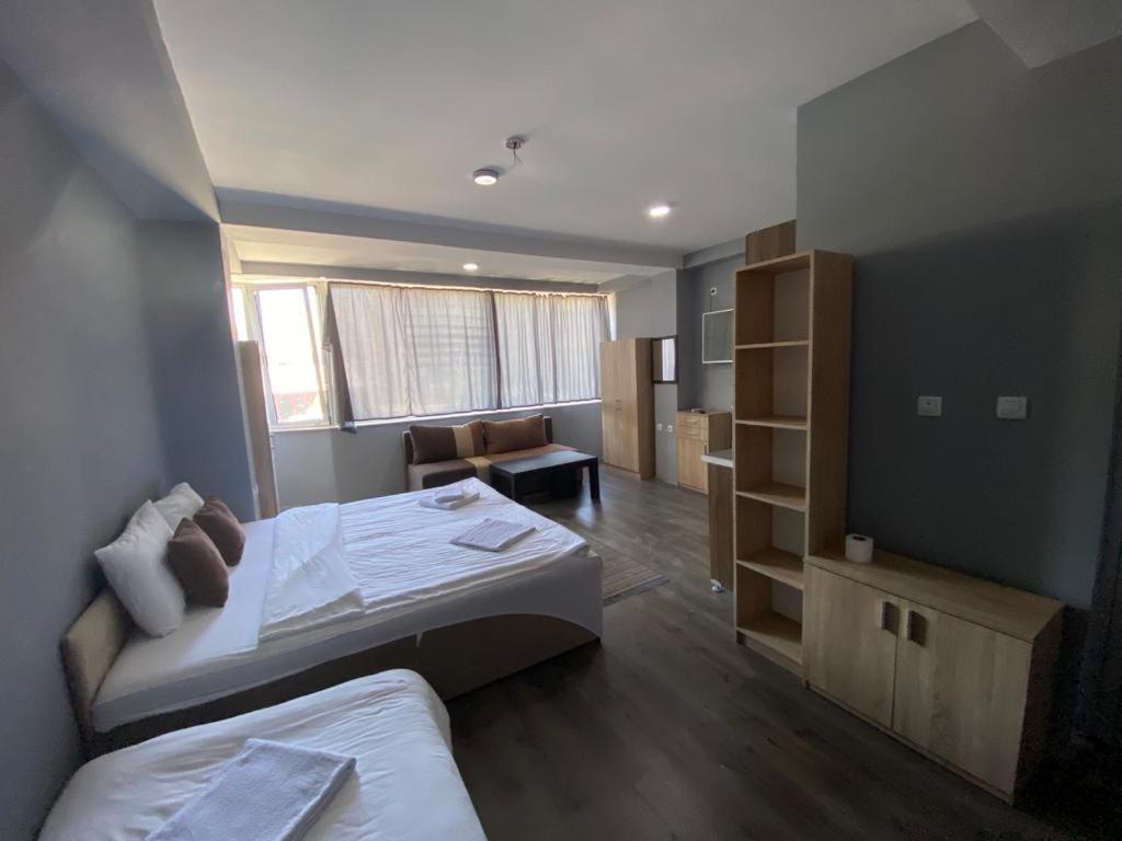 Fama Aparthotel Szkopje Kültér fotó