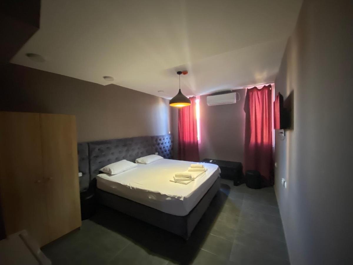 Fama Aparthotel Szkopje Kültér fotó