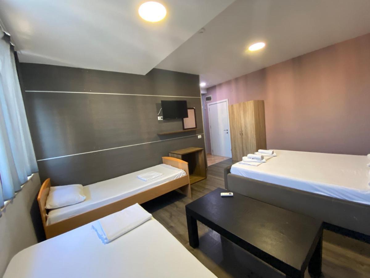 Fama Aparthotel Szkopje Kültér fotó