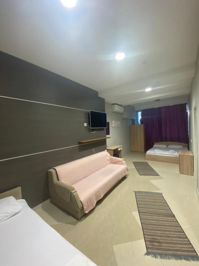 Fama Aparthotel Szkopje Kültér fotó